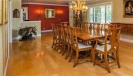 Harvest dining table: Elegant!