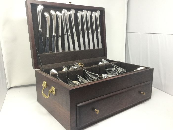 Oneida Stainless Flatware in a Reed and Barton Box https://ctbids.com/#!/description/share/102034