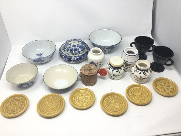 Olde World Pottery and China https://ctbids.com/#!/description/share/102048