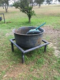 Caldron/kettle (chip at top)