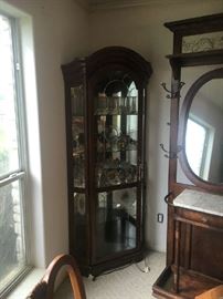 Corner cabinet