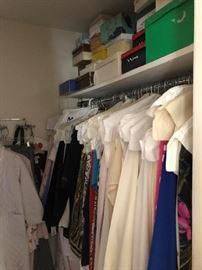 CLOSETS AND CLOSETS OF CLOTHING 