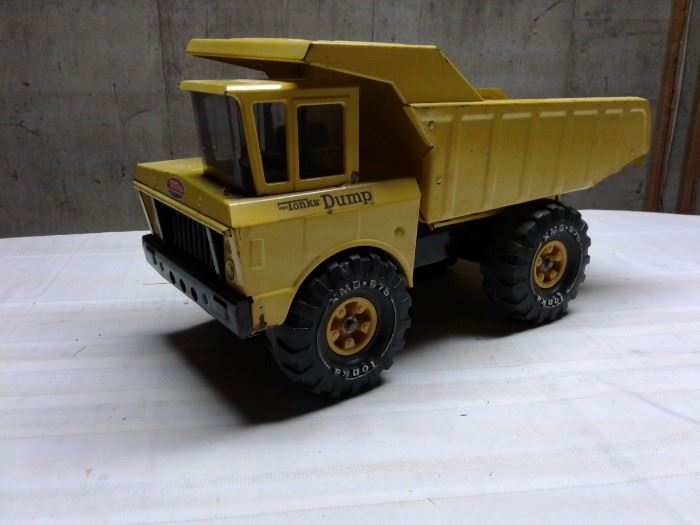 Metal Tonka Dump Truck