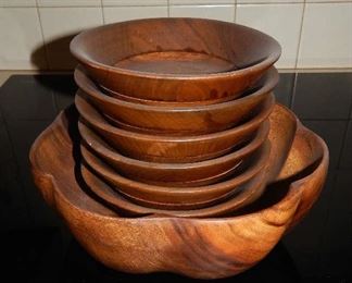 ASSORTED SERVING PIECES