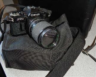 CANON AE-1 35mm SLR 35-80 ZOOM LENSE. INCLUDES CASE AND FLASH UNIT