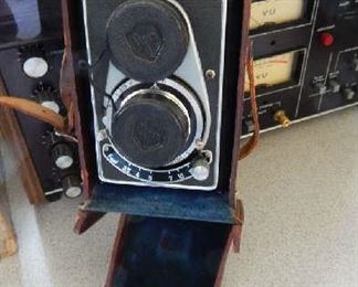 VINTAGE FLEXORA PRONTOR S- CAMERA WITH LEATHER CASE. EXCELLENT CONDITION!!