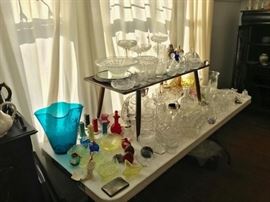 FULL GLASS ITEM TABLE