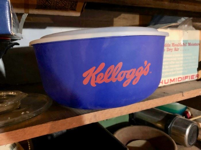 Kellogg plastic container