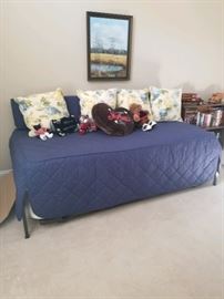 Trundle bed