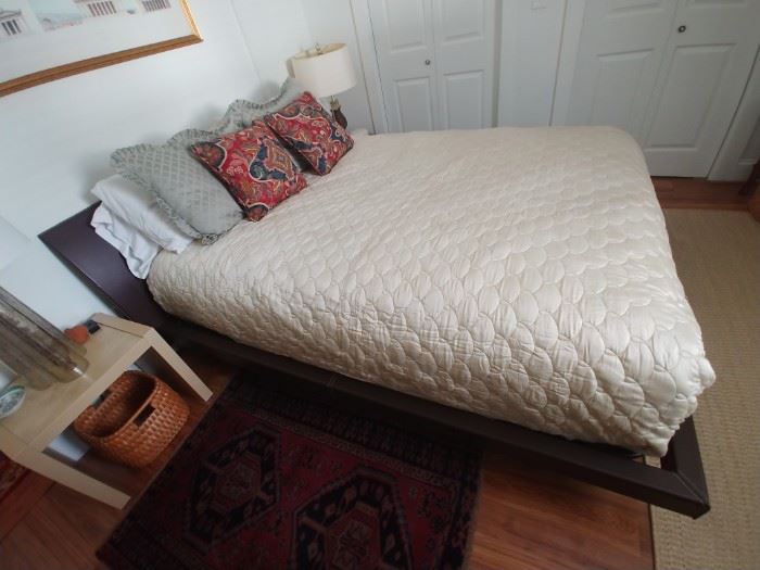 Italian designer leather platform bed complete
Like new condition was $2400.00 new

Asking $450.00