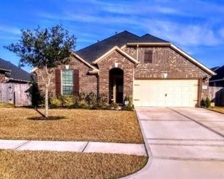 Great frontal view of Estate sale Home.