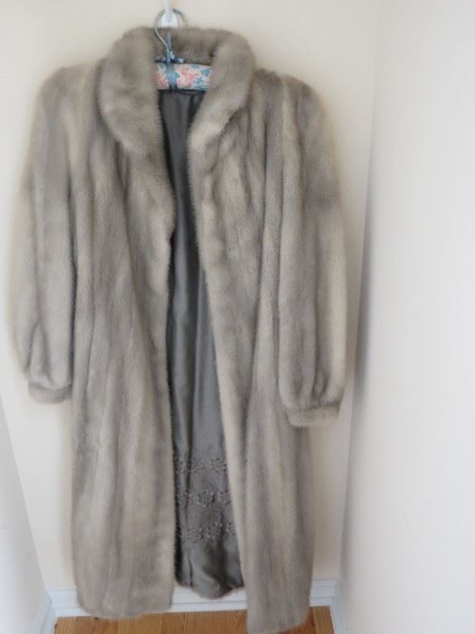 5 NICE FURS ARE AVAILABLE.