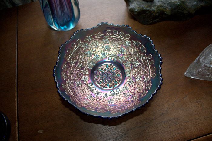 Fenton "Leaf Chain" small carnival glass bowl