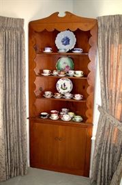 Corner cupboard