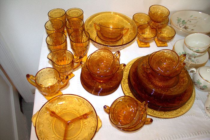 Indiana Glass "Daisy" amber glassware