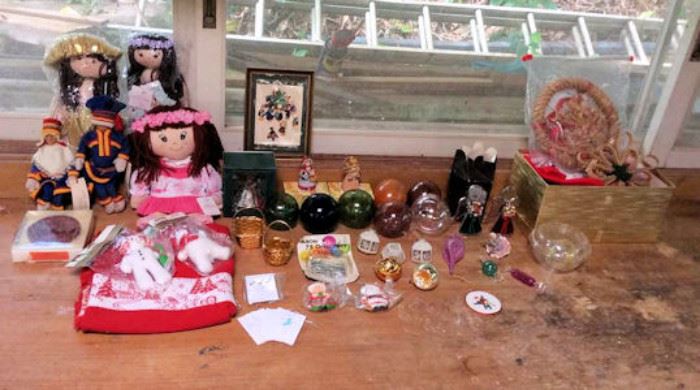 MVF054 Christmas Ornaments, Dolls & More