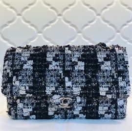 CHANEL, quilted  fabric "Double Flap" shoulder bag.
26 x 15 x 7 cm.