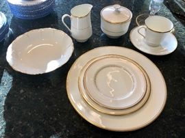 Mikasa "Wheaton" service