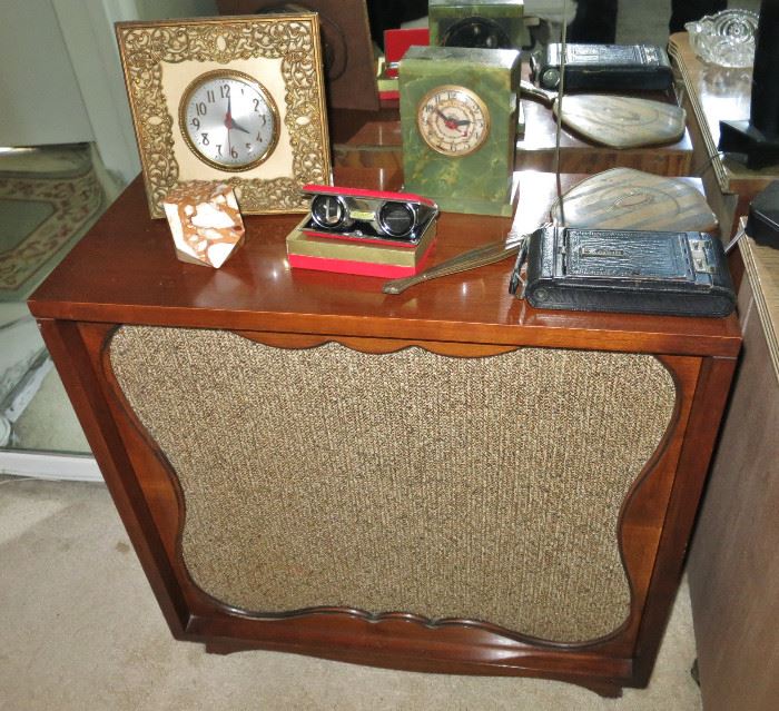 Speaker SOLD but Vintage electric Clocks still available