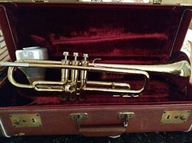 Holton Collegiate Elkhorn, Wis. USA brass trumpet in velvet lined case