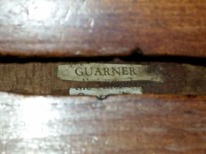 Label inside the second violin