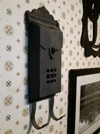 Cast iron mailbox