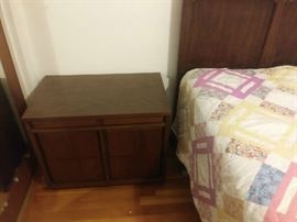 Vintage Retro Full BR Set Night Stand