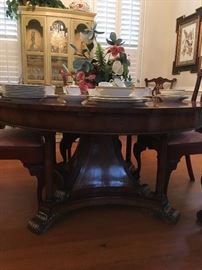 Fabulous Dining Room Table with 8 Leaves.