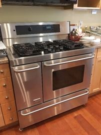 Like New Kenmore Elite Gas Stove/Electric Oven.