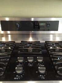 Like New Kenmore Elite Gas Stove/Electric Oven.