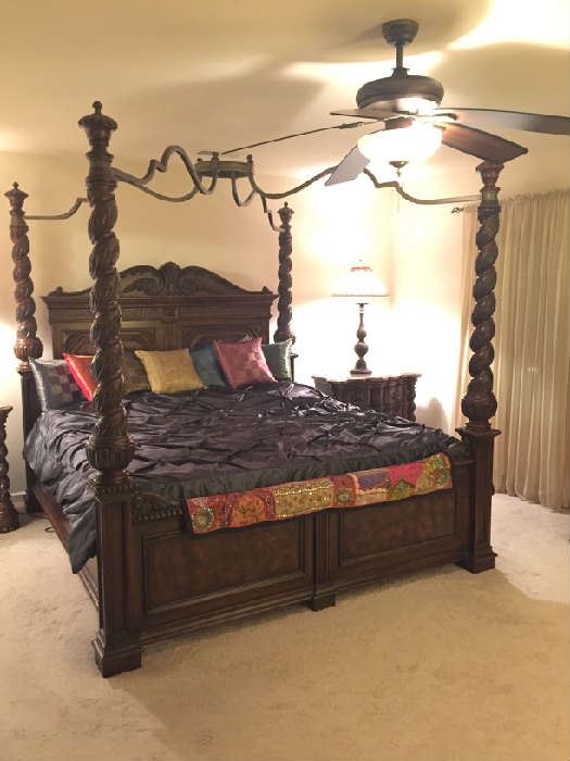 Elegant, solid wood canopy King Size bad / bedroom set.  Décor not included