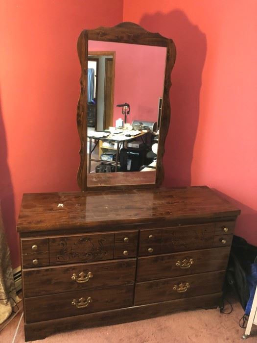 Dresser with mirror and 6 dreaws