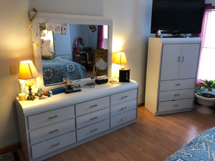 Dresser with mirror, 9 draws; Chest with shelves and 3 draws.
