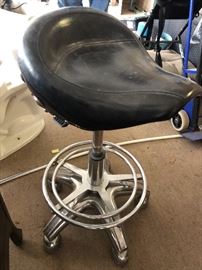 Saddle chair w/ chrome base