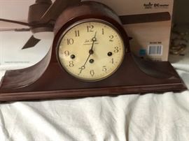 Mantel clock