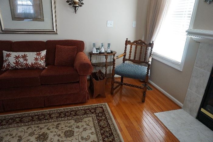 Spool chair, side table 1/2 round