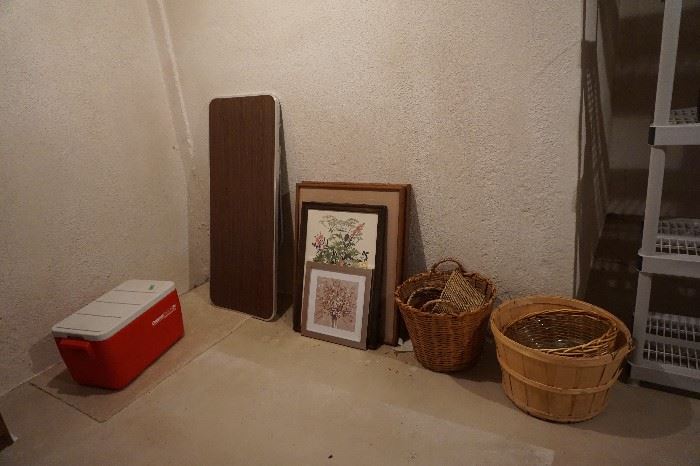pictures, baskets