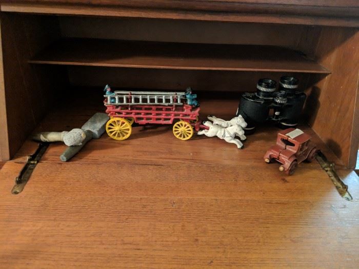 Cast iron toys. house of the hill