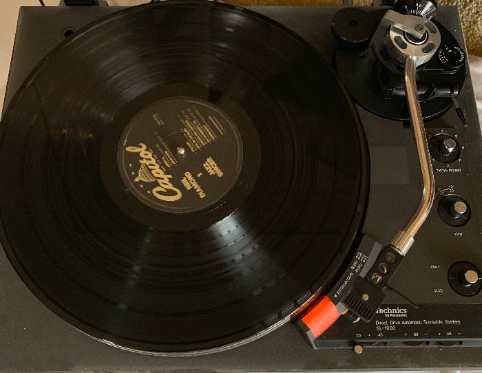 Vintage Technics SL-1900 Direct Drive Turntable https://ctbids.com/#!/description/share/103043