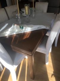 Dining Room table and chairs  Buy it Now $550.00