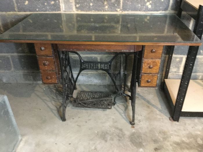 Singer Sewing Table (with Machine) https://ctbids.com/#!/description/share/105232