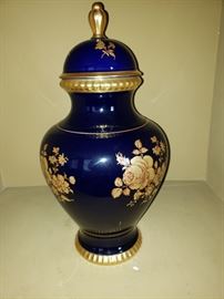 Bareuther Waldsassen Vase / Urn https://ctbids.com/#!/description/share/104284
