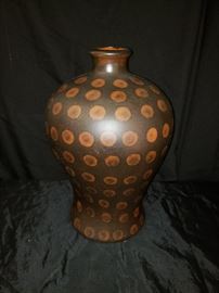 Chic African inspired vase. https://ctbids.com/#!/description/share/104296