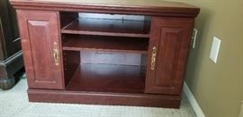 TV Media stand https://ctbids.com/#!/description/share/104305