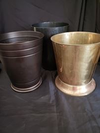 Small trash cans. https://ctbids.com/#!/description/share/104318