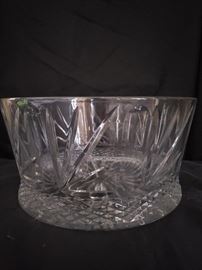 Crystal Salad Bowl https://ctbids.com/#!/description/share/104330