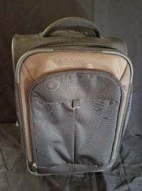 Eddie Bauer luggage https://ctbids.com/#!/description/share/104335