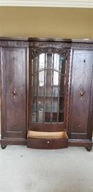 Armoire https://ctbids.com/#!/description/share/104356