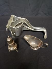 Vintage accessories https://ctbids.com/#!/description/share/104378