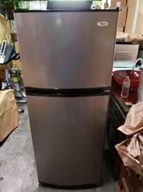 Whirlpool Medium Sized Refrigerator https://ctbids.com/#!/description/share/104418